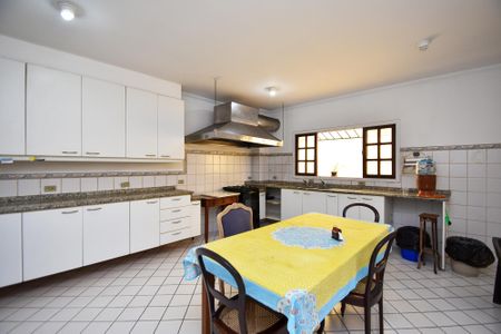 Casa para alugar com 680m², 6 quartos e 6 vagas Casa para alugar com 680m², 6 quartos e 6 vagascozinha