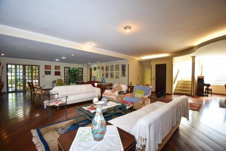 Casa para alugar com 680m², 6 quartos e 6 vagas Casa para alugar com 680m², 6 quartos e 6 vagassala de estar 2