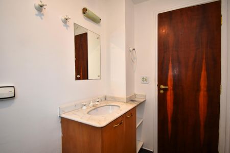 banheiro sala casa sub solo de casa à venda com 6 quartos, 680m² em Vila Madalena, São Paulo