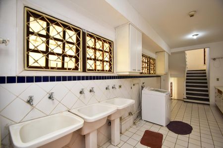 Casa para alugar com 680m², 6 quartos e 6 vagas Casa para alugar com 680m², 6 quartos e 6 vagaslavanderia