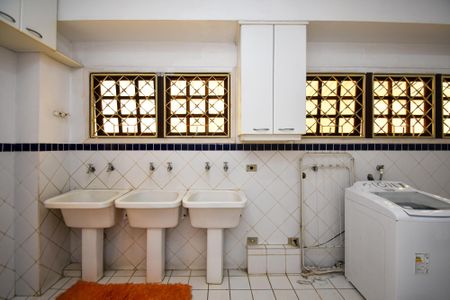 Casa para alugar com 680m², 6 quartos e 6 vagas Casa para alugar com 680m², 6 quartos e 6 vagaslavanderia