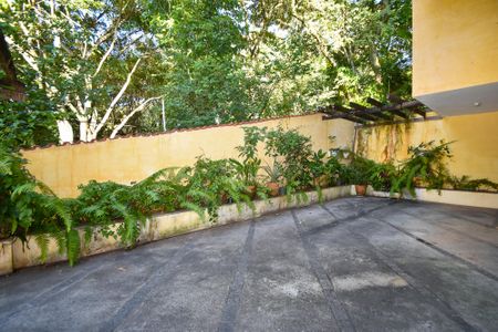 acesso a garagem de casa à venda com 6 quartos, 680m² em Vila Madalena, São Paulo