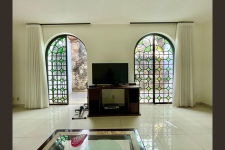 Casa para alugar com 400m², 4 quartos e 5 vagas