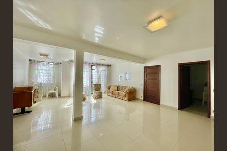 Casa para alugar com 400m², 4 quartos e 5 vagas