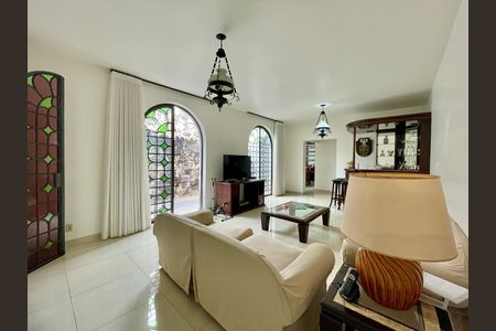 Casa para alugar com 400m², 4 quartos e 5 vagas
