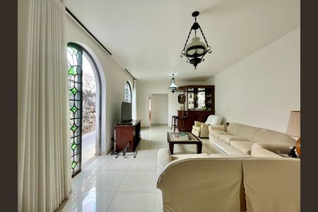 Casa para alugar com 400m², 4 quartos e 5 vagas