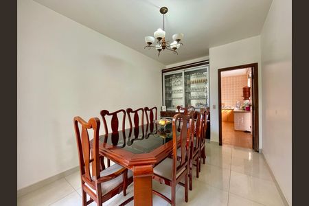 Casa para alugar com 400m², 4 quartos e 5 vagas