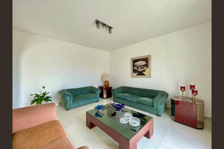 Casa para alugar com 4 quartos, 400m² em Colégio Batista, Belo Horizonte