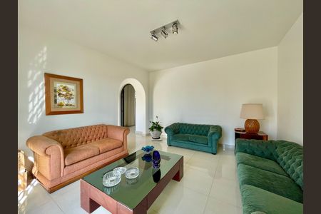 Casa para alugar com 400m², 4 quartos e 5 vagas