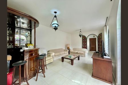 Casa para alugar com 400m², 4 quartos e 5 vagas