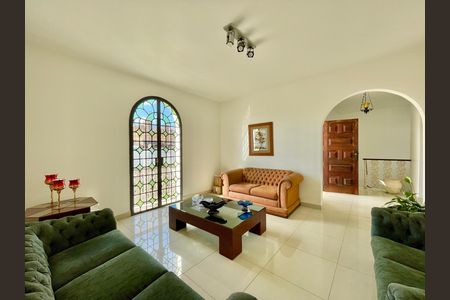 Casa para alugar com 4 quartos, 400m² em Colégio Batista, Belo Horizonte