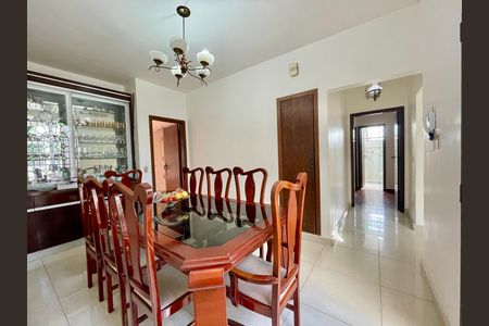 Casa para alugar com 400m², 4 quartos e 5 vagas