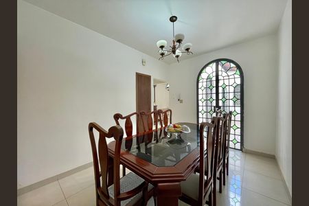 Casa para alugar com 400m², 4 quartos e 5 vagas