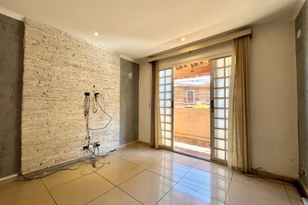 Sala de casa para alugar com 2 quartos, 125m² em Parque Jabaquara, São Paulo