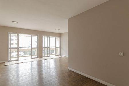 Apartamento para alugar com 4 quartos, 168m² em Moema, São Paulo