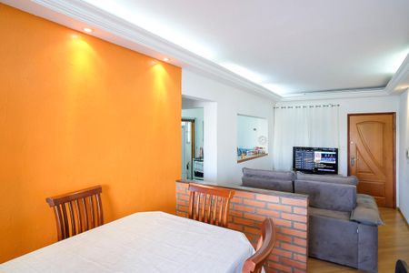 Apartamento à venda com 81m², 2 quartos e 1 vagaSala