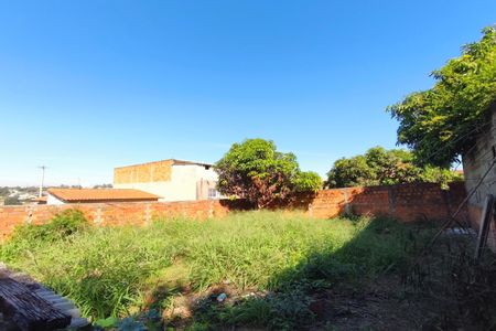 Casa à venda com 118m², 2 quartos e 15 vagas Casa à venda com 118m², 2 quartos e 15 vagasQuintal