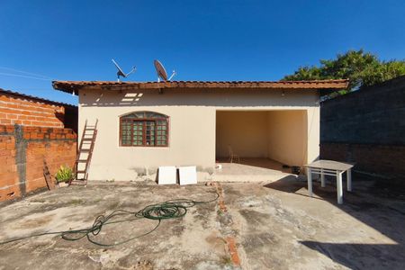 Casa à venda com 118m², 2 quartos e 15 vagas Casa à venda com 118m², 2 quartos e 15 vagasQuintal - Garagem