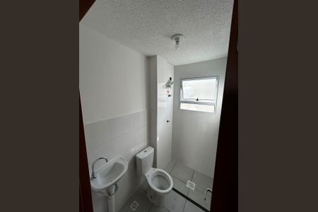 Banheiro de apartamento para alugar com 2 quartos, 50m² em Chácara Estância Paulista, Suzano