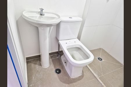 Apartamento à venda com 345m², 4 quartos e 3 vagas Apartamento à venda com 345m², 4 quartos e 3 vagasBanheiro da área de serviço