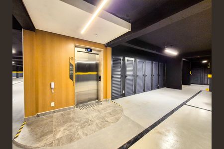 Apartamento à venda com 189m², 4 quartos e 3 vagas Apartamento à venda com 189m², 4 quartos e 3 vagasDeposito individual