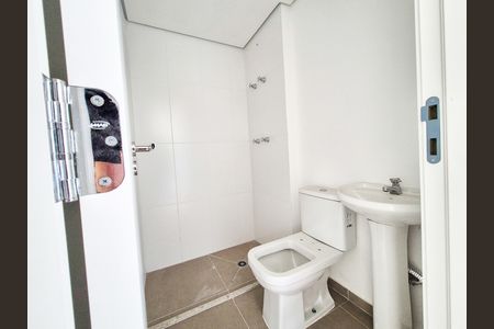 Apartamento à venda com 189m², 4 quartos e 3 vagas Apartamento à venda com 189m², 4 quartos e 3 vagasBanheiro da área de serviço