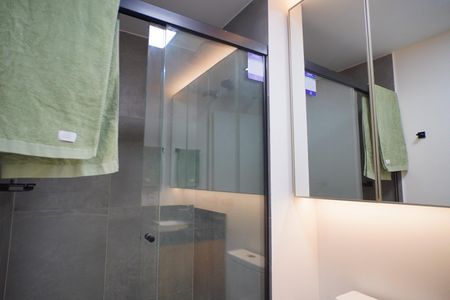 Banheiro  de kitnet/studio para alugar com 1 quarto, 25m² em Rio Branco, Porto Alegre
