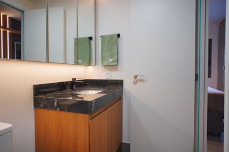 Banheiro  de kitnet/studio para alugar com 1 quarto, 25m² em Rio Branco, Porto Alegre