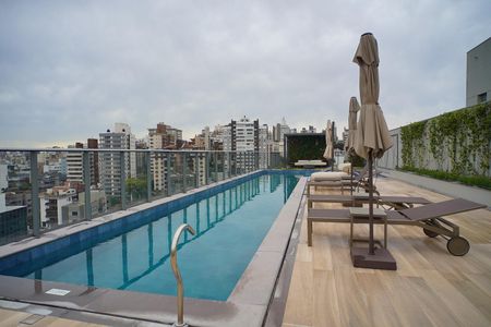 Studio para alugar com 25m², 1 quarto e sem vaga Studio para alugar com 25m², 1 quarto e sem vagaÁrea comum - Piscina