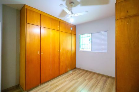 Casa à venda com 76m², 2 quartos e 1 vaga