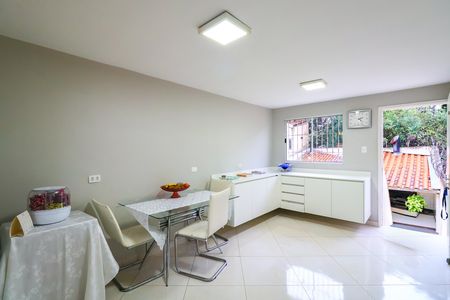 Casa à venda com 76m², 2 quartos e 1 vaga