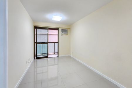 Apartamento à venda com 68m², 2 quartos e 1 vaga Apartamento à venda com 68m², 2 quartos e 1 vagaSala
