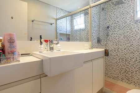 Apartamento à venda com 210m², 3 quartos e 3 vagas Apartamento à venda com 210m², 3 quartos e 3 vagasBanheiro da Suíte 2