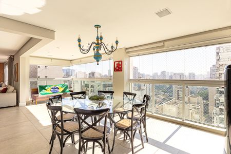 Apartamento à venda com 210m², 3 quartos e 3 vagas Apartamento à venda com 210m², 3 quartos e 3 vagasSala