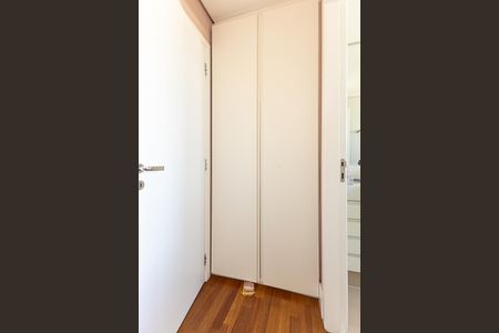Apartamento à venda com 210m², 3 quartos e 3 vagas Apartamento à venda com 210m², 3 quartos e 3 vagasSuíte 2