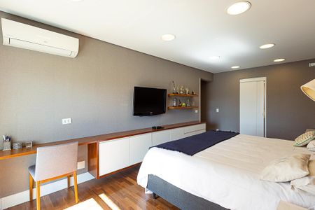 Apartamento à venda com 210m², 3 quartos e 3 vagas Apartamento à venda com 210m², 3 quartos e 3 vagasSuíte 1