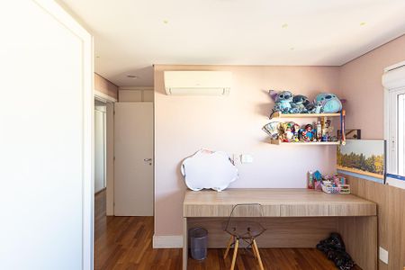 Apartamento à venda com 210m², 3 quartos e 3 vagas Apartamento à venda com 210m², 3 quartos e 3 vagasSuíte 2