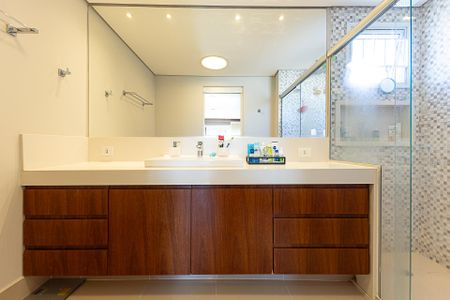 Apartamento à venda com 210m², 3 quartos e 3 vagas Apartamento à venda com 210m², 3 quartos e 3 vagasBanheiro da Suíte 1