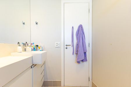 Apartamento à venda com 210m², 3 quartos e 3 vagas Apartamento à venda com 210m², 3 quartos e 3 vagasBanheiro da Suíte 3