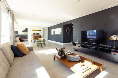 Apartamento à venda com 210m², 3 quartos e 3 vagas Apartamento à venda com 210m², 3 quartos e 3 vagasSala