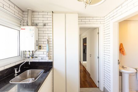 Apartamento à venda com 210m², 3 quartos e 3 vagas Apartamento à venda com 210m², 3 quartos e 3 vagasÁrea de Serviço