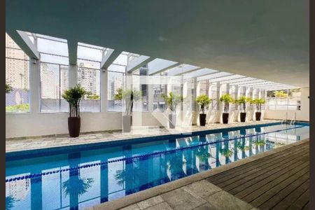 Apartamento à venda com 210m², 3 quartos e 3 vagas Apartamento à venda com 210m², 3 quartos e 3 vagasÁrea comum - Piscina