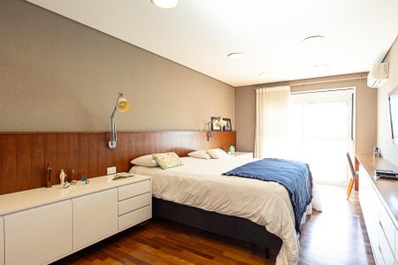 Apartamento à venda com 210m², 3 quartos e 3 vagas Apartamento à venda com 210m², 3 quartos e 3 vagasSuíte 1