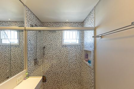 Apartamento à venda com 210m², 3 quartos e 3 vagas Apartamento à venda com 210m², 3 quartos e 3 vagasBanheiro da Suíte 2