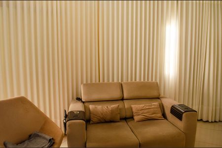 Casa para alugar com 80m², 2 quartos e 2 vagasSala