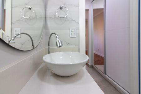 Apartamento à venda com 98m², 2 quartos e 1 vaga Apartamento à venda com 98m², 2 quartos e 1 vagaBanheiro da Suíte