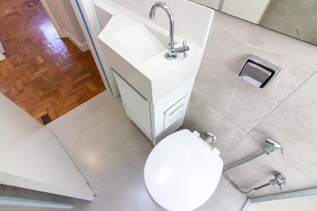Apartamento à venda com 98m², 2 quartos e 1 vaga Apartamento à venda com 98m², 2 quartos e 1 vagaBanheiro