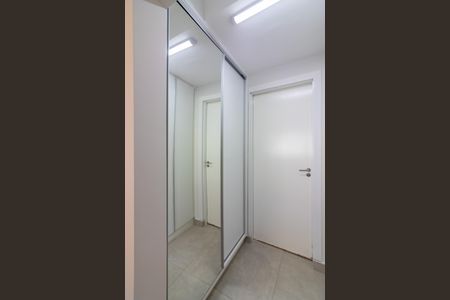 Apartamento à venda com 98m², 2 quartos e 1 vaga Apartamento à venda com 98m², 2 quartos e 1 vagaCloset da suíte