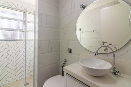 Apartamento à venda com 98m², 2 quartos e 1 vaga Apartamento à venda com 98m², 2 quartos e 1 vagaBanheiro da Suíte
