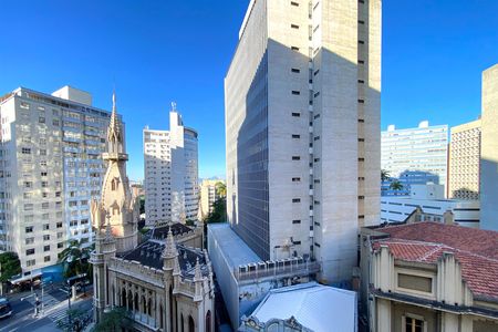 Vista da Suite de apartamento para alugar com 1 quarto, 55m² em Lourdes, Belo Horizonte